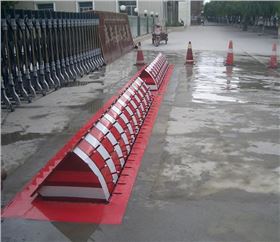 挡车液压路障机.jpg