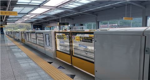 轻轨站台屏蔽门DYH-A12